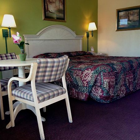 Holiday Terrace Inn - Піджен-Фордж Екстер'єр фото